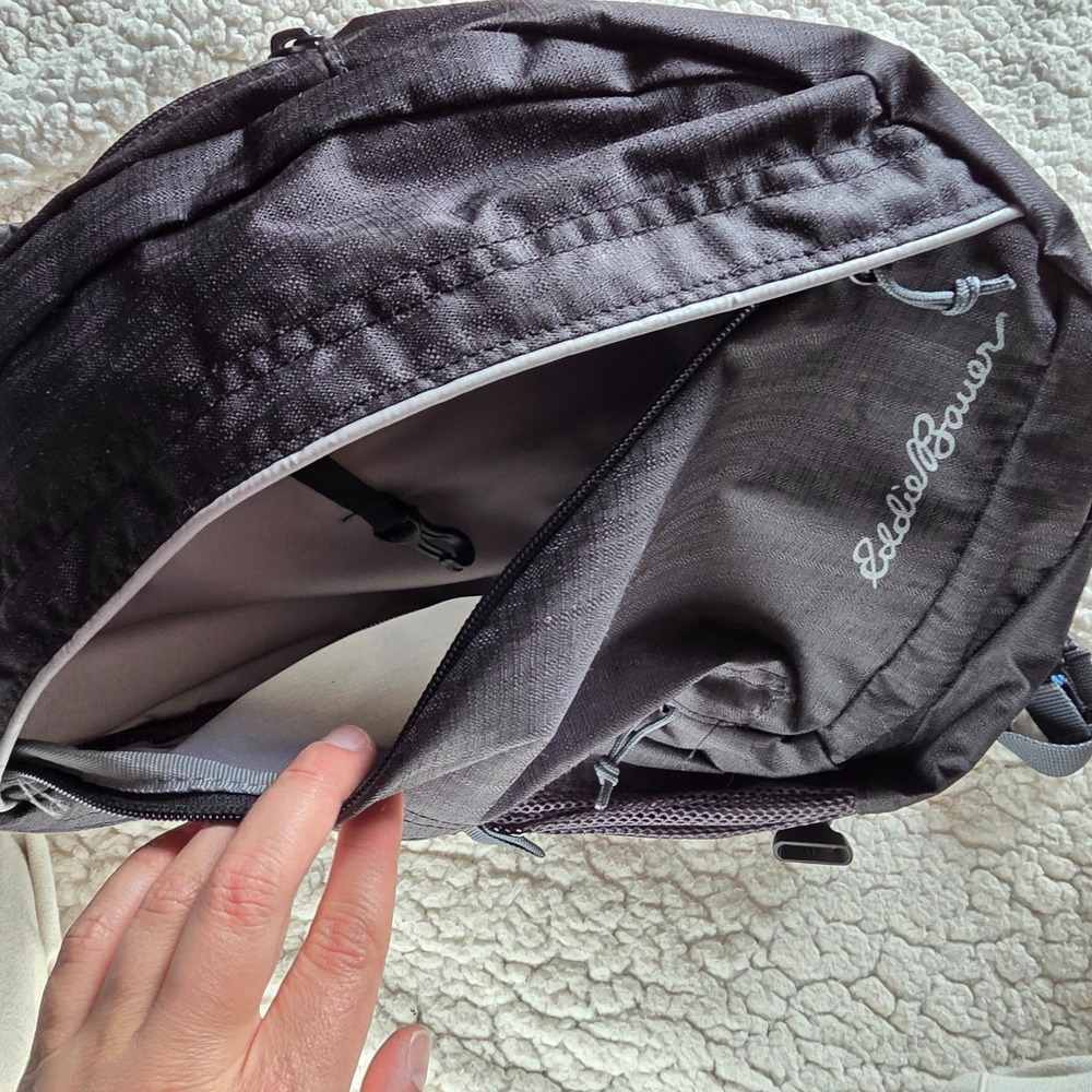Eddie Bauer Shoulder Sling Bag Black Hiking Walking Gorpcore Workout Outdoor - Picture 8 of 8